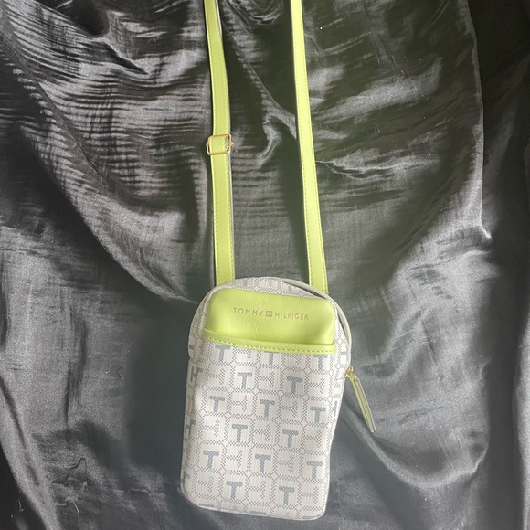 Tommy Hilfiger Handbags - Tommy Hilfiger cross body